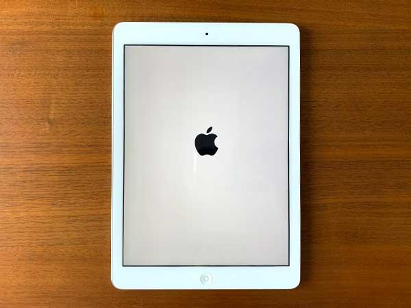 ipad An iPad on a desk