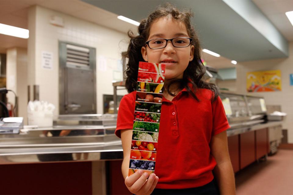 A student holds up a nutrition information card.