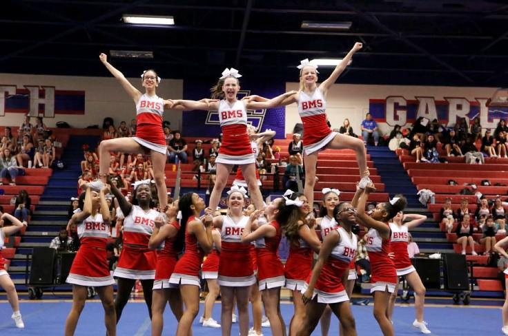 Brandenburg MS cheer team tower