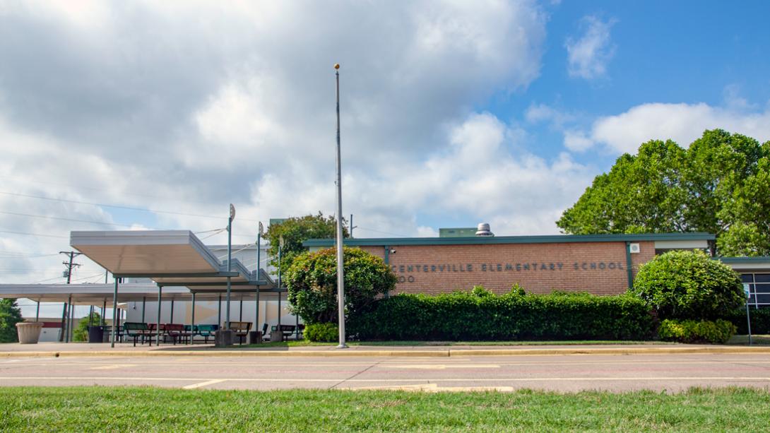 The front façade of Centerville ES.