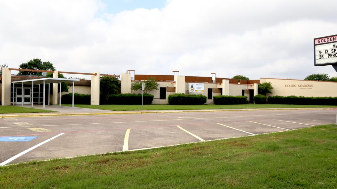 The front façade of Golden Meadows ES.