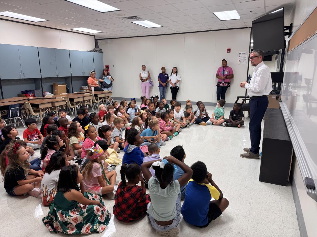Rowlett Mayor speaks to a group of young students