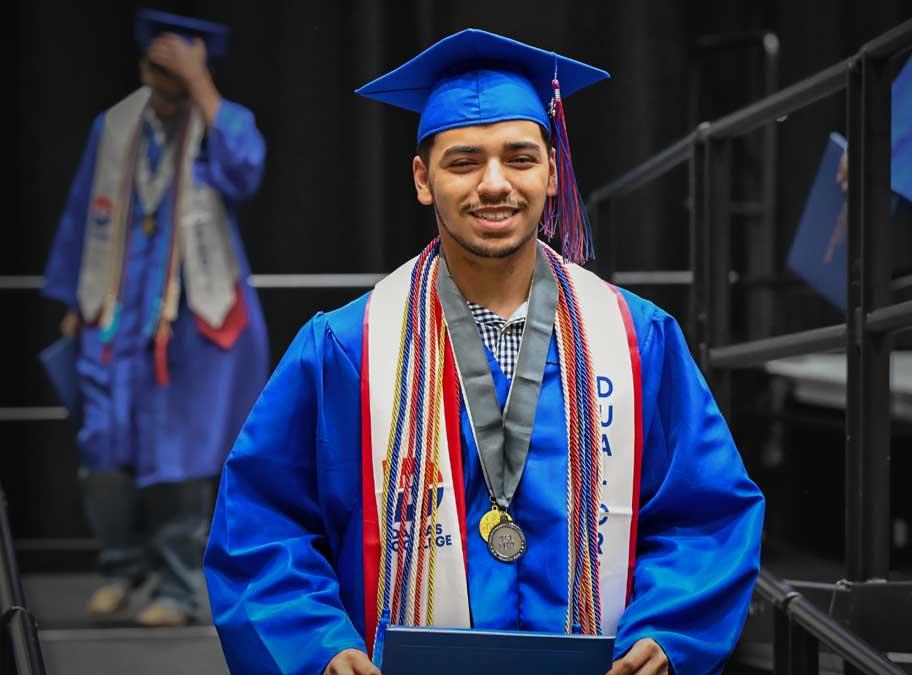 Graduate wearing Dallas College Dual Credit stole.